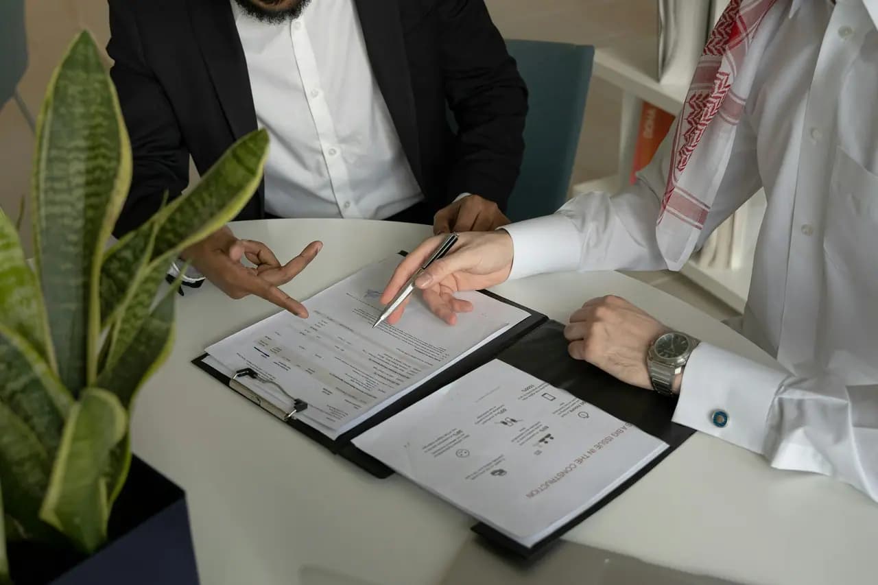 Contrato de prestação de serviços com anotações