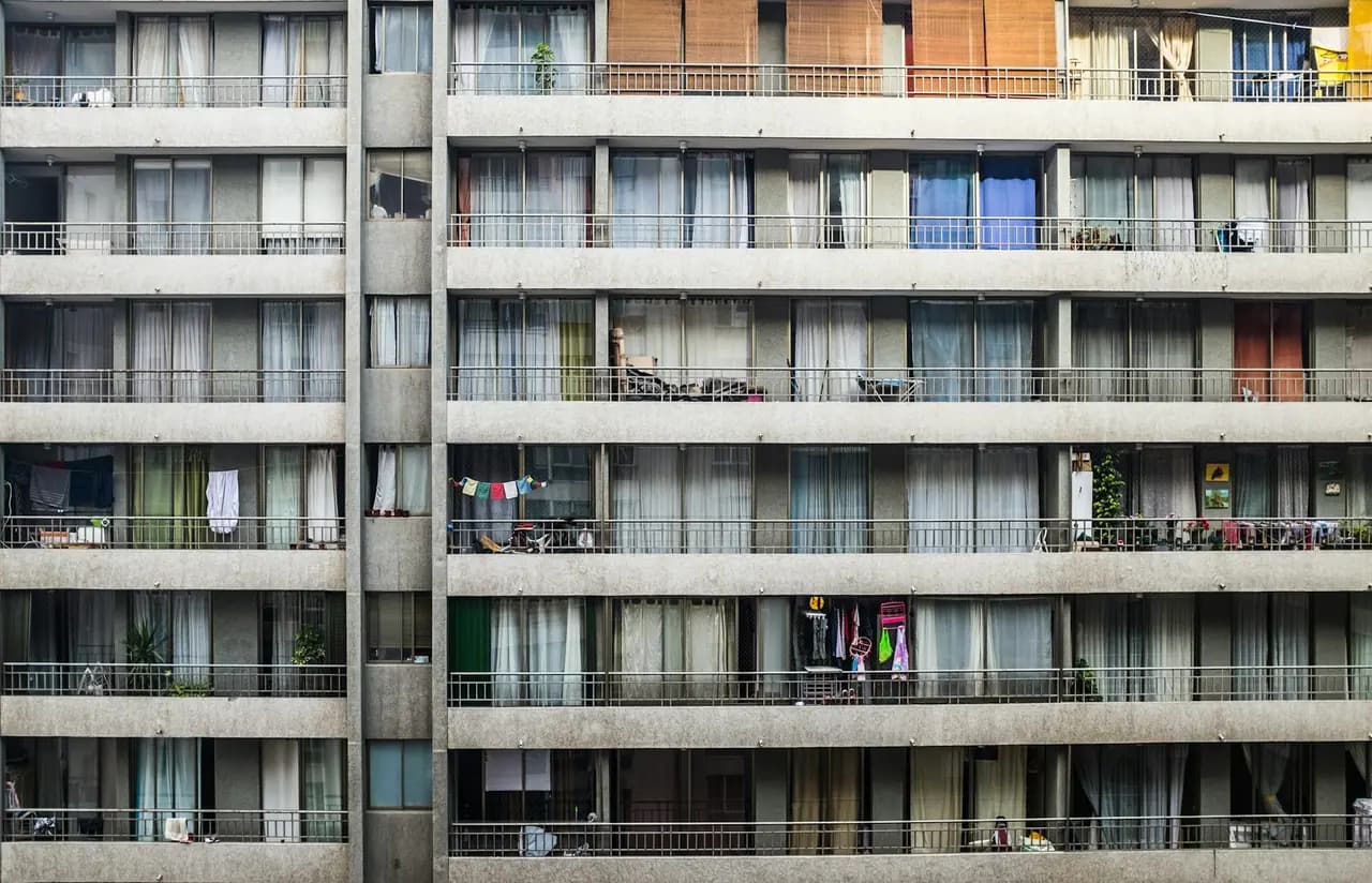 Unidade de saúde recém-inaugurada em bairro residencial